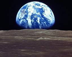 http://www.timetravelersproject.com/gfiles/earthrise.bmp